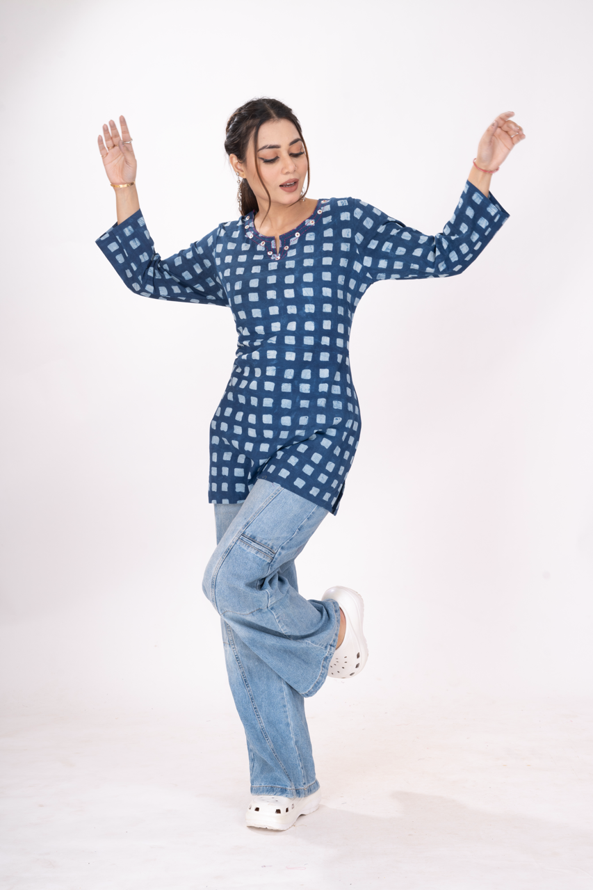 INDIGOFILE WHITESQUARED SHORT TOP KURTI