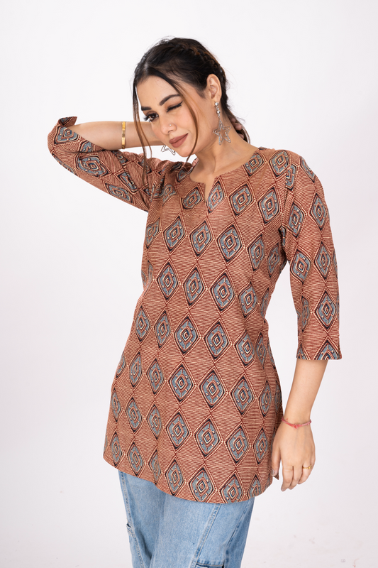 GAMTHI MAROON PRINTED SHORTTOP