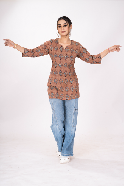 GAMTHI MAROON PRINTED SHORTTOP