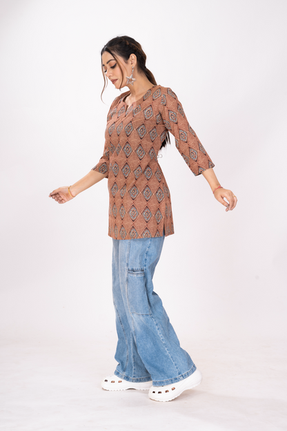 GAMTHI MAROON PRINTED SHORTTOP